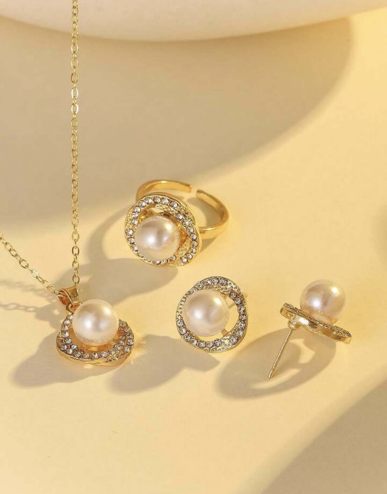 4pcs Elegant Pearl Studded Jewelry Set